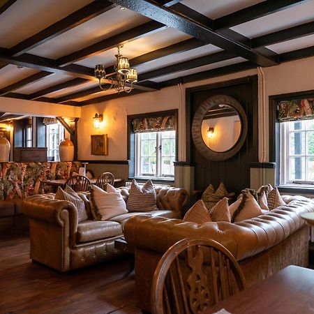 Отель The Chestnut Horse Винчестер Экстерьер фото