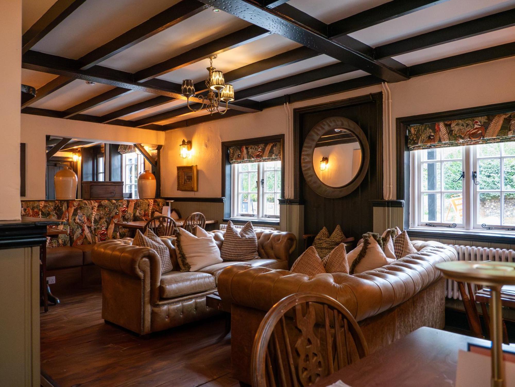 Отель The Chestnut Horse Винчестер Экстерьер фото